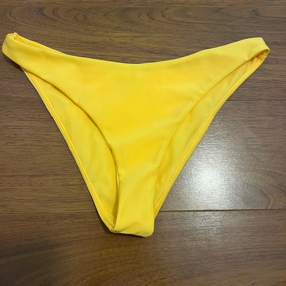 Lovers + FRIENDS bikini - Picture 3 of 4